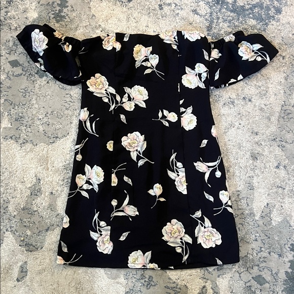 J by J.O.A. Off shoulder sun dress - Picture 2 of 6